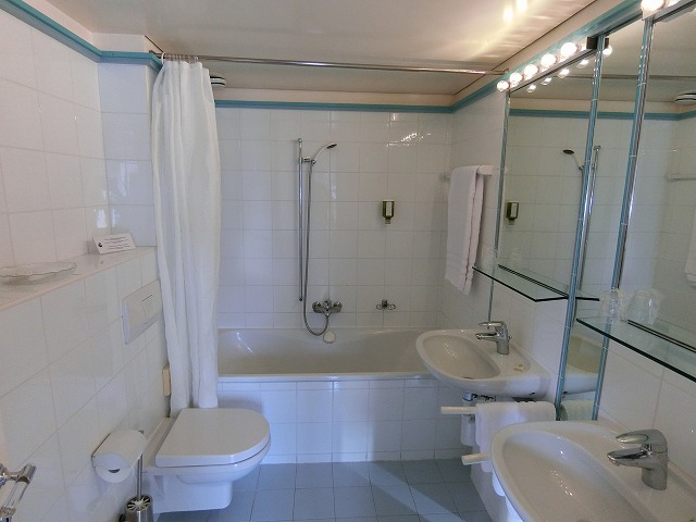 201711_HostellerieDuChateau_Bathroom-s