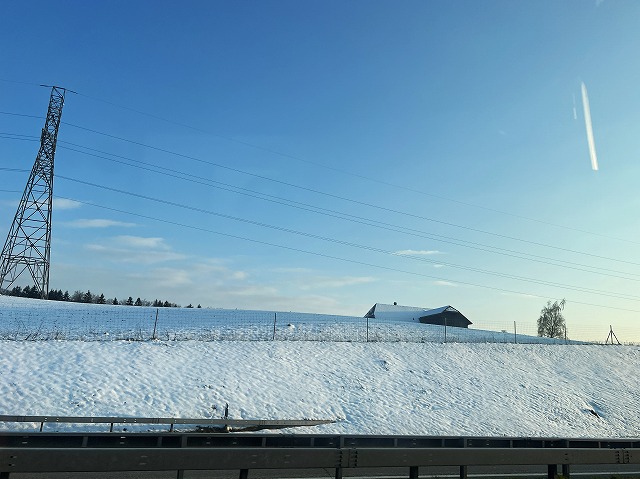 チューリッヒ空港からル・ロゼ校までの道中の積雪