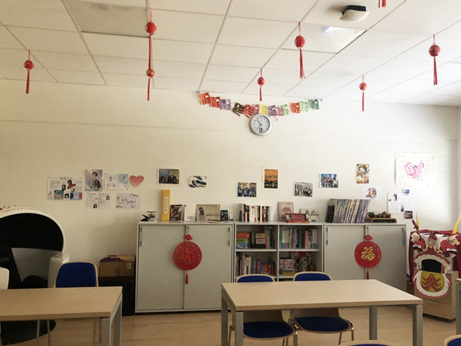 ル・リージェント・インターナショナルスクール校の中国の飾り付けがされている教室