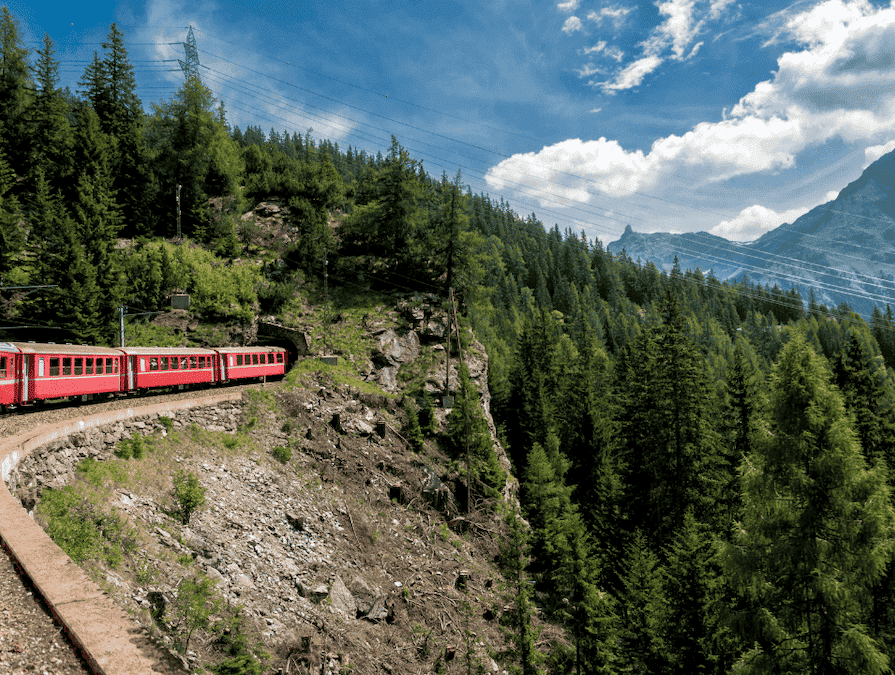 スイスでは 南海電鉄のラッピング電車 が走っています