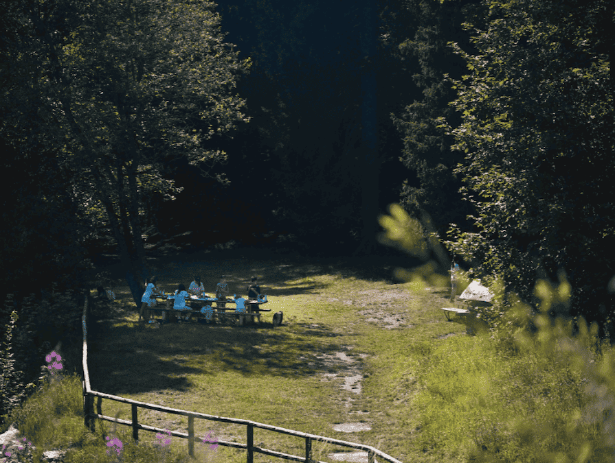 スイスの有名山岳リゾート地として知られるクラン・モンタナの立地条件を活かし、大自然の中でのアクティビティを楽しむことができるル・リージェント・インターナショナル・スクール校のサマースクール