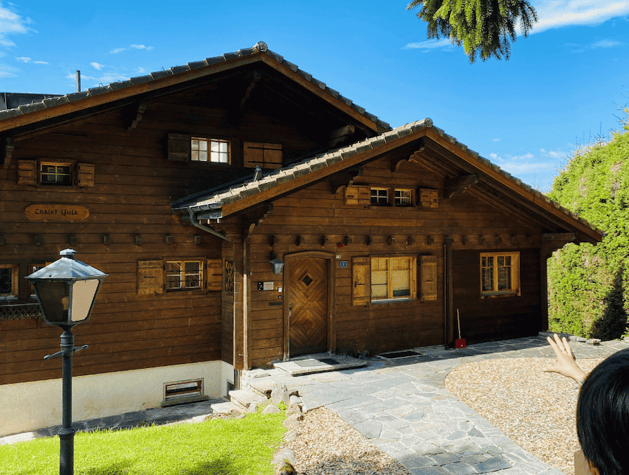 ボーソレイユ校では、食事、宿泊、感情サポート、健康管理など、日常生活全般を学校がサポートします。寮スタッフやカウンセラー、看護師、心理士が常駐し、学生の安心と成長を保証します。