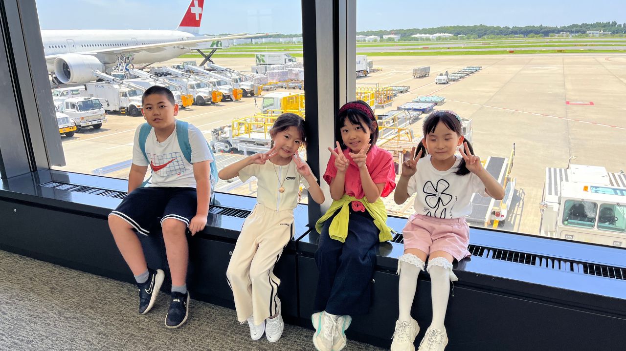 Summer2026_sp_plan_top_mobile_4 2024年日本からスイスへ渡航中のスイスサマースクールに参加する日本人小学生男女4名