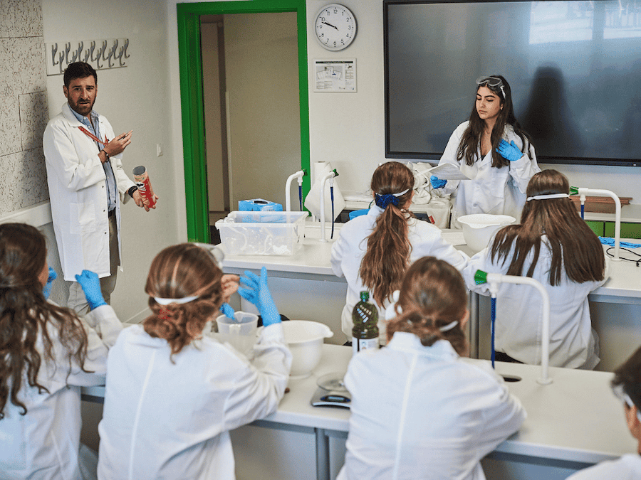 4歳から18歳までの児童生徒を対象に、初等・中等・高等教育までの一貫した国際カリキュラムを提供しているラ・ガレン校の授業