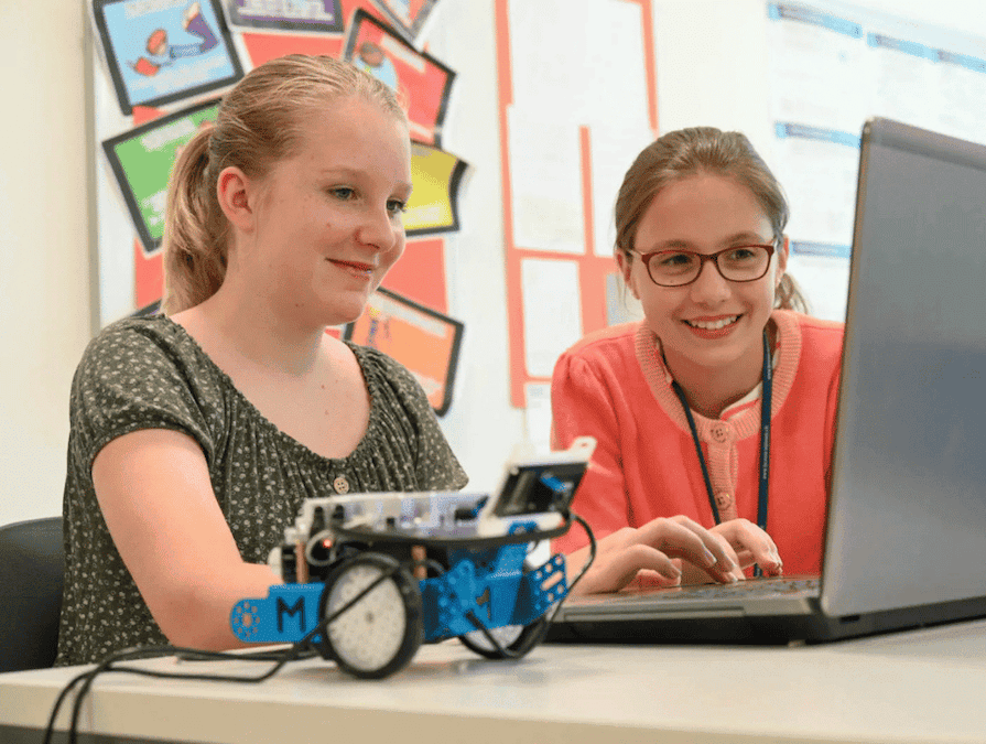 スイスのボーディングスクールでは、サマースクールでも多彩なデジタル系プログラムが提供されています