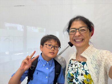 スイス寄宿学校JFK校した日本に体験留学した人男子児童とスイス留学.com代表田山貴子