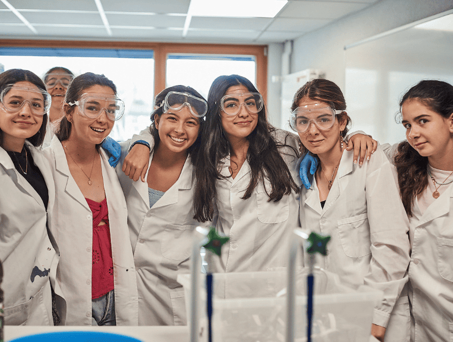 英語はもちろん、フランス語、ドイツ語、イタリア語、キャンプ専門校ではスペイン語や中国語も学習可能なスイスのサマースクール