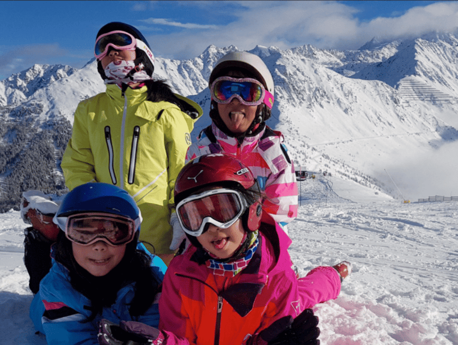 スイスでは3月、4月頃までスキーやスノーボードを楽しむことができます。