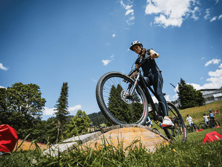 20260319_2026summer_info_aiglon01 アルプスの大自然の中で行われる集中プログラムが人気なエイグロン・カレッジ校のサマースクール