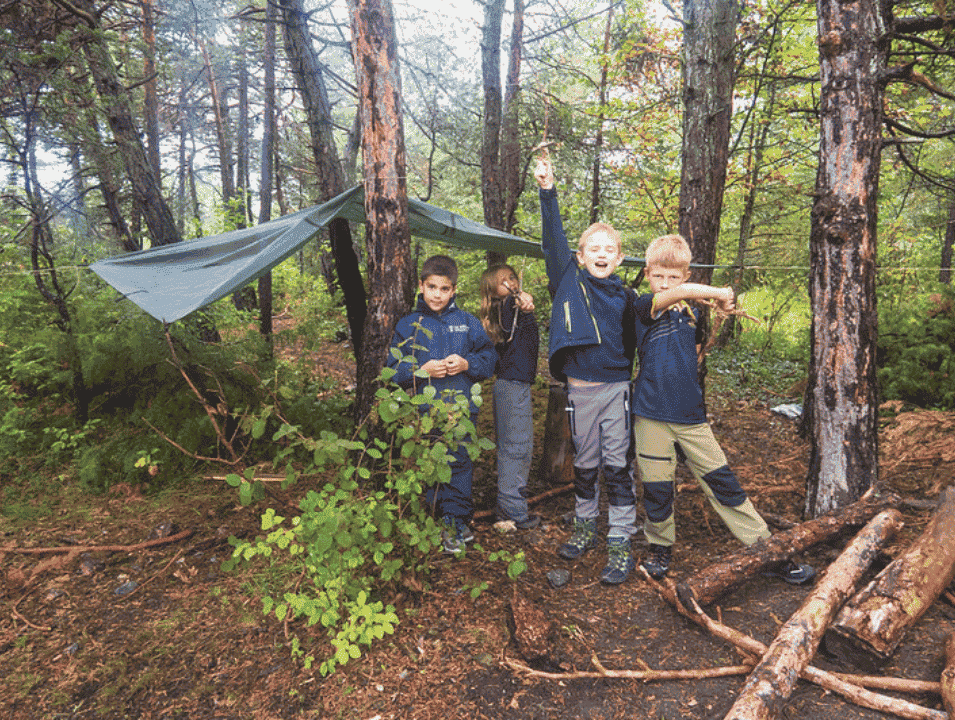 雄大なアルプスに囲まれた環境の中で、アカデミックだけでなく、スキーやハイキングなどのアクティビティも充実しているル・リージェント・インターナショナル・スクール校