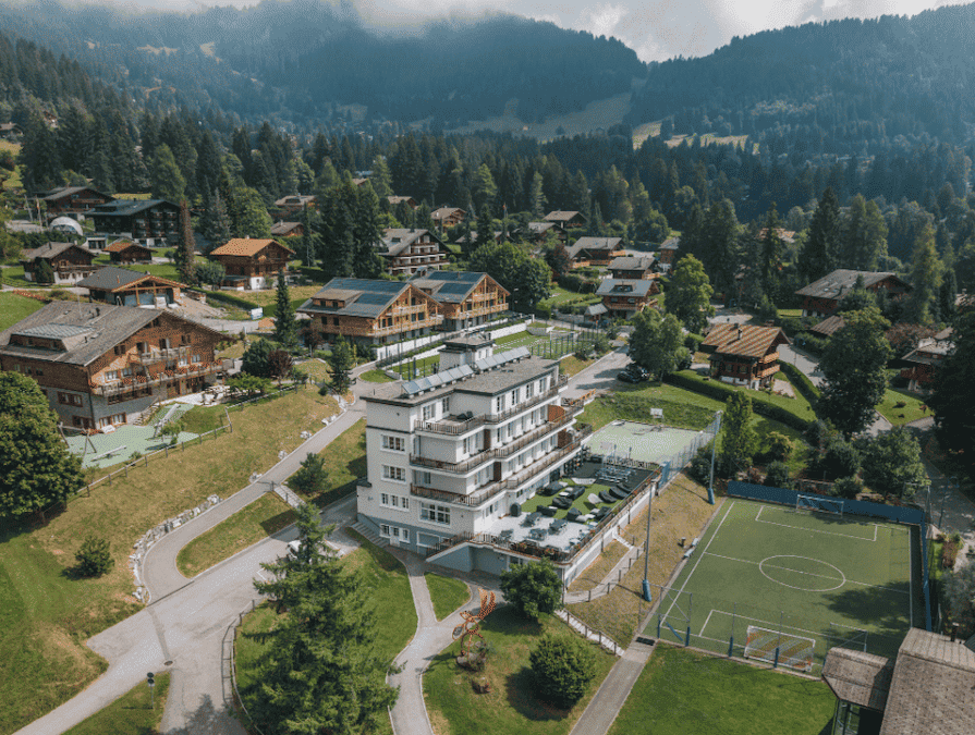 「精神・身体・チャレンジ精神・尊敬・責任感・多様性・サービス精神」のバランスがとれた人格育成を目標に掲げているエイグロン・カレッジ校