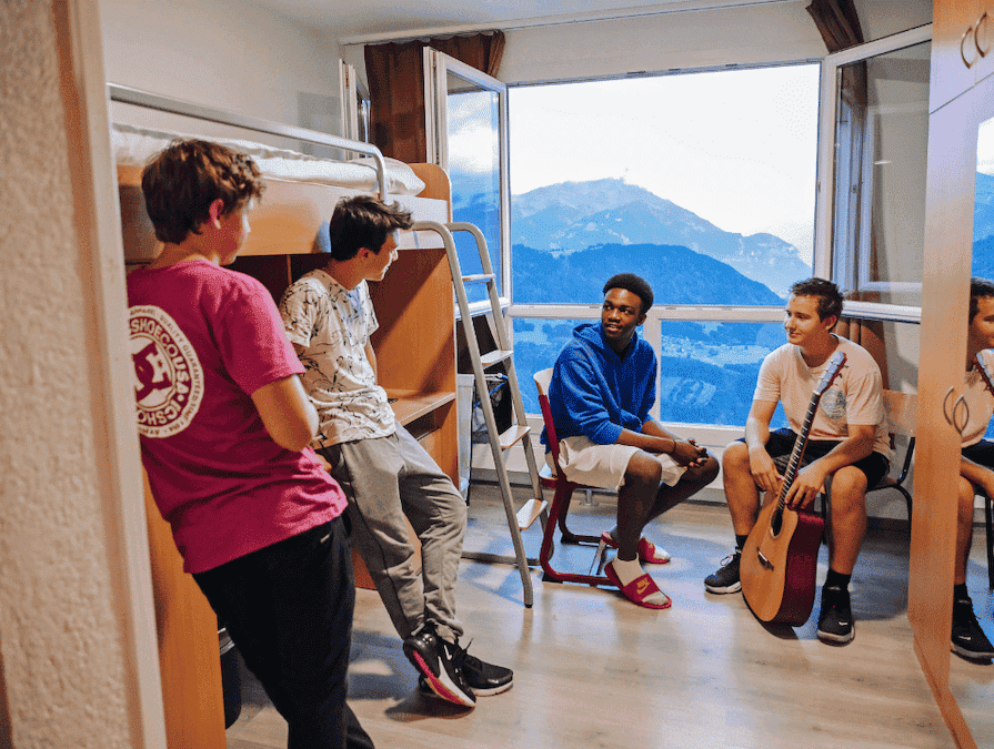 20260507_2026swiss_summerschool_laysin03 国や文化の違いを越えて人と人がつながる大切さを自然に学べるスイスのボーディングスクール
