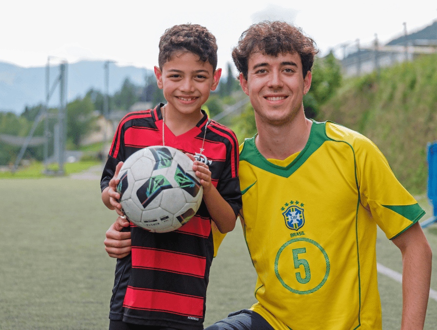 20260625_worldcup2026_summer_las 世界中から集まる児童生徒たちが、言語や文化の違いを超えて学び、成長していくスイスのサマースクール。アクティビティのサッカー