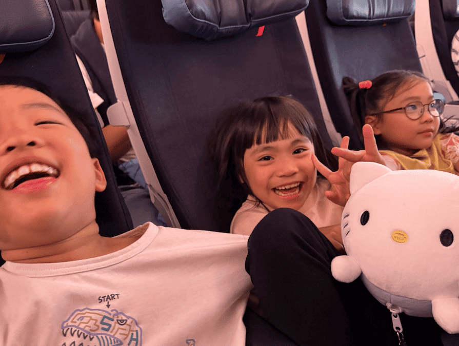 20260917_summer_special_plan2026_flight 弊社の「サマースクール渡航同行特別プラン」では、お子様が日本を出発してからスイスの学校に到着するまで、 弊社スタッフが常に同行